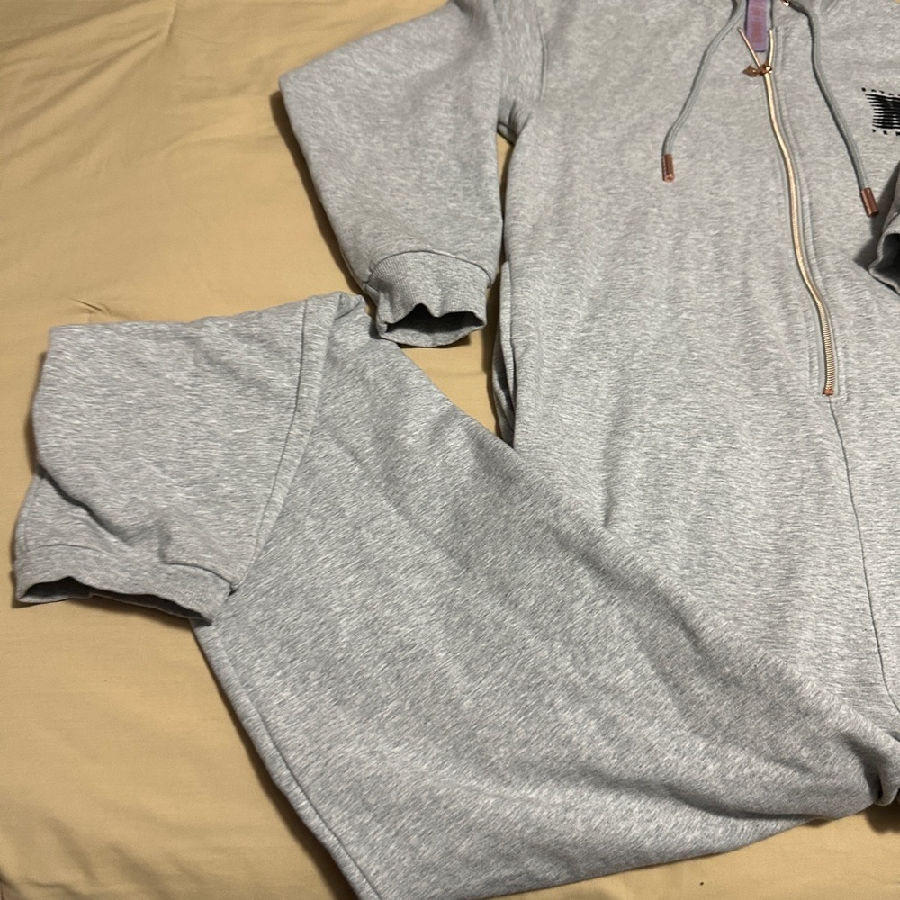 Forever Savage Hooded Onesie size S excellent condition. - Picture 6 of 13